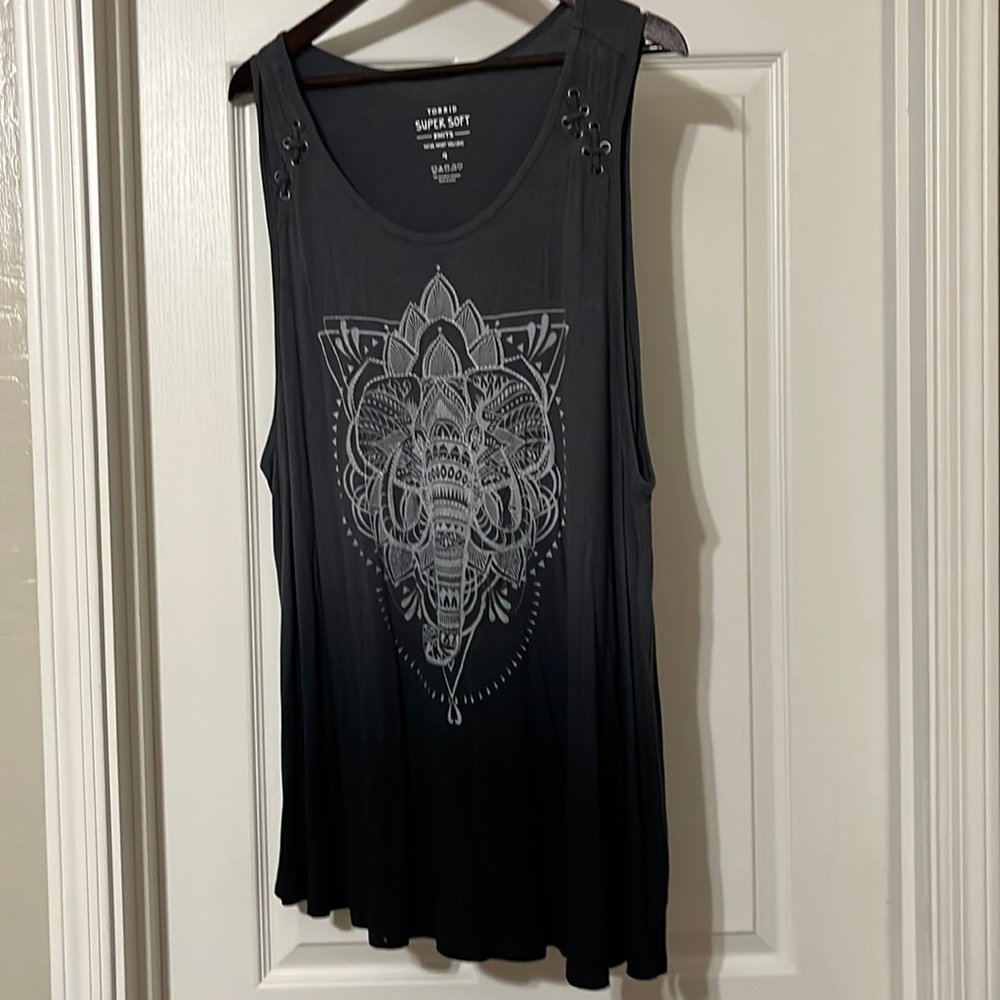 TORRID SIZE 4 TANK TOP ELEPHANT TANK TOP TORRID SIZE 4X